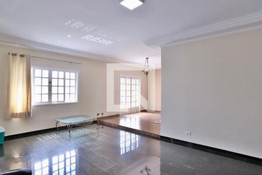 Casa à venda com 2 quartos, 270m² em Vila Bertioga, São Paulo
