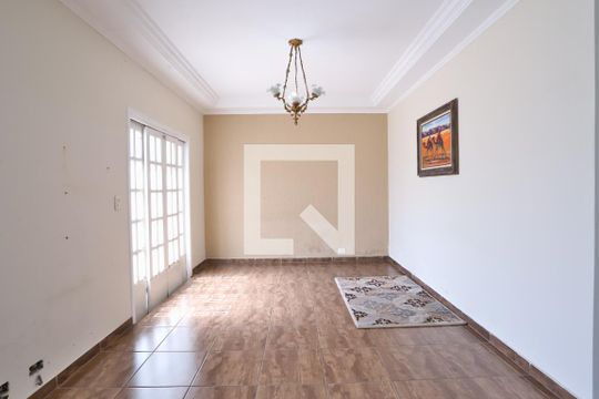Sala de casa à venda com 2 quartos, 270m² em Vila Bertioga, São Paulo