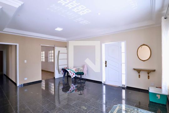 Sala de casa à venda com 2 quartos, 270m² em Vila Bertioga, São Paulo