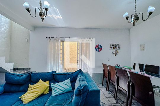 Sala de casa à venda com 6 quartos, 234m² em Vila Prudente, São Paulo