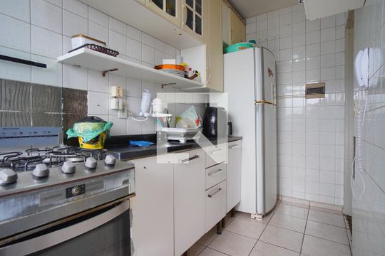 Cozinha de apartamento para alugar com 3 quartos, 55m² em Sarandi, Porto Alegre
