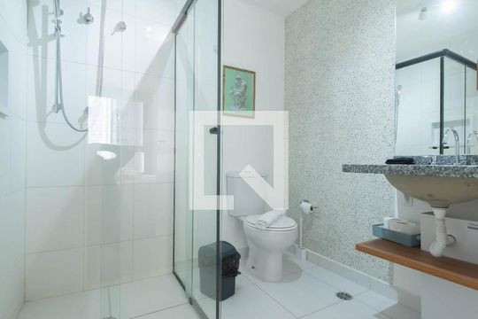 Banheiro de kitnet/studio à venda com 1 quarto, 28m² em Brooklin, São Paulo