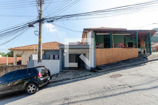 Fachada de casa para alugar com 2 quartos, 120m² em Piqueri, São Paulo