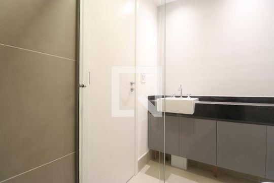 Banheiro de kitnet/studio para alugar com 1 quarto, 20m² em Lapa, São Paulo