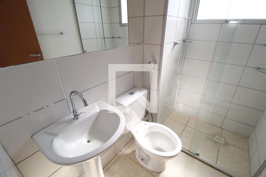 Banheiro Social de apartamento para alugar com 2 quartos, 45m² em Shopping Park, Uberlândia