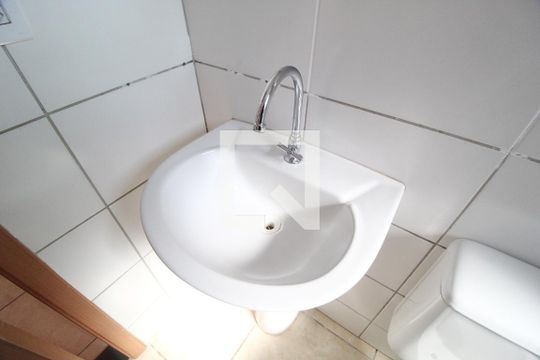 Banheiro Social de apartamento para alugar com 2 quartos, 45m² em Shopping Park, Uberlândia