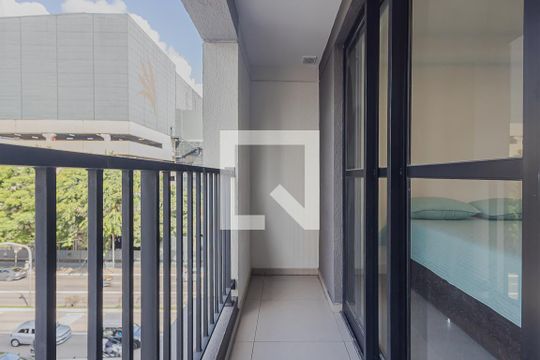 Varanda de kitnet/studio para alugar com 1 quarto, 25m² em Pinheiros, São Paulo