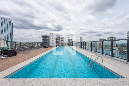 Piscina de kitnet/studio para alugar com 1 quarto, 25m² em Pinheiros, São Paulo