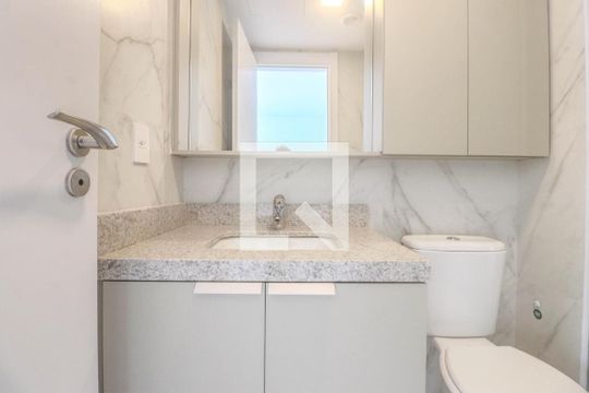Banheiro de kitnet/studio à venda com 1 quarto, 43m² em Petrópolis, Porto Alegre