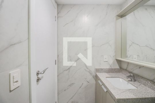 Banheiro de kitnet/studio à venda com 1 quarto, 43m² em Petrópolis, Porto Alegre