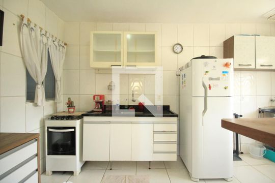 Cozinha e Área de Serviço de casa para alugar com 2 quartos, 150m² em Boca do Rio, Salvador