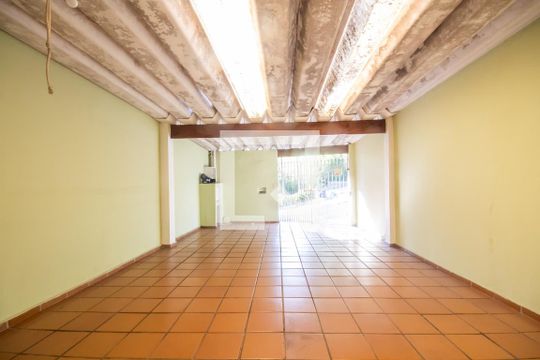 Vista da Sala de casa à venda com 2 quartos, 180m² em Quitaúna, Osasco