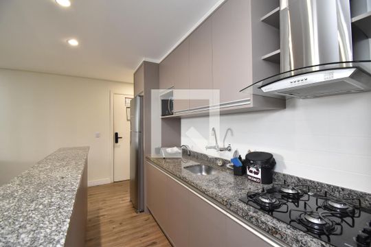 Cozinha de apartamento à venda com 1 quarto, 67m² em Centro, Curitiba