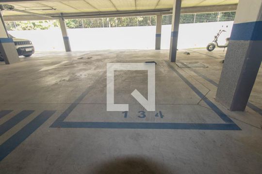 Garagem de apartamento para alugar com 2 quartos, 54m² em Campo Comprido, Curitiba