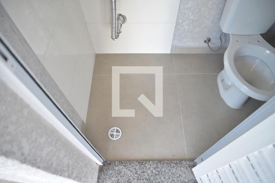 Banheiro de serviço de apartamento à venda com 2 quartos, 88m² em Vila Floresta, Santo André