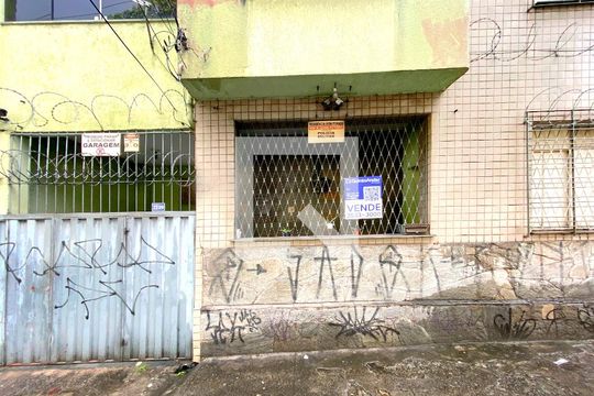 Facahda de casa à venda com 4 quartos, 160m² em Floresta, Belo Horizonte