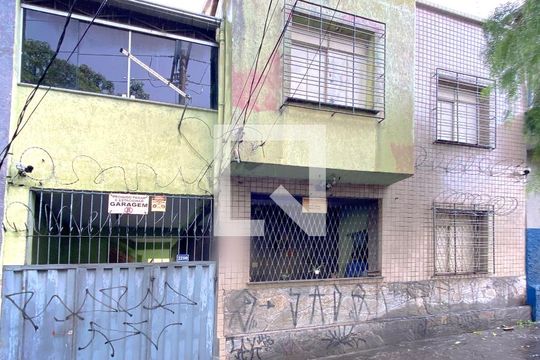 Facahda de casa à venda com 4 quartos, 160m² em Floresta, Belo Horizonte