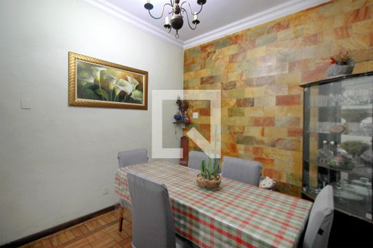 Sala de casa à venda com 4 quartos, 160m² em Floresta, Belo Horizonte