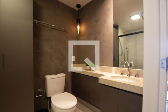 Banheiro de kitnet/studio para alugar com 1 quarto, 27m² em Jardim das Acacias, São Paulo