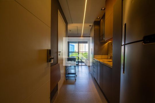Cozinha de kitnet/studio para alugar com 1 quarto, 27m² em Jardim das Acacias, São Paulo