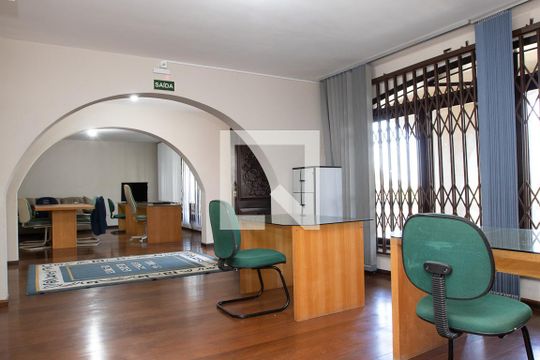 Casa para alugar com 9 quartos, 580m² em Guabirotuba, Curitiba