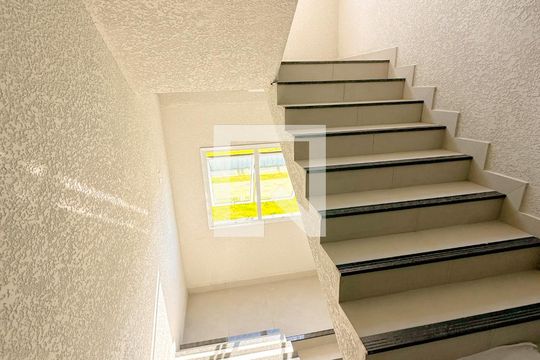 Escada de apartamento para alugar com 2 quartos, 70m² em Ingleses do Rio Vermelho, Florianópolis