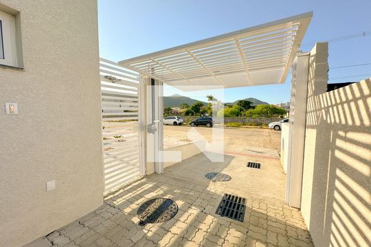 Garagem de apartamento para alugar com 2 quartos, 70m² em Ingleses do Rio Vermelho, Florianópolis