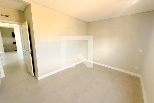 Suíte de apartamento para alugar com 2 quartos, 70m² em Ingleses do Rio Vermelho, Florianópolis
