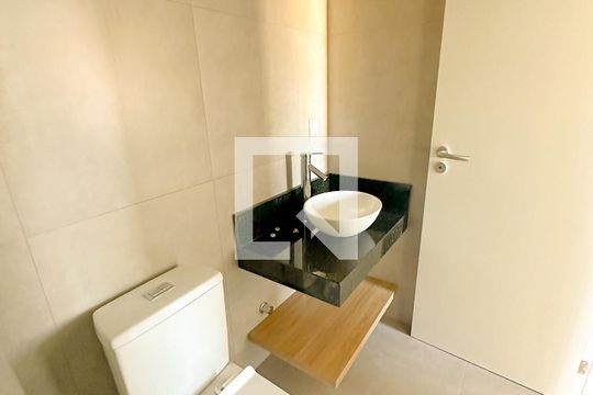 Banheiro de apartamento para alugar com 2 quartos, 70m² em Ingleses do Rio Vermelho, Florianópolis