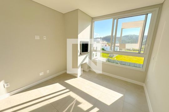 Apartamento para alugar com 2 quartos, 70m² em Ingleses do Rio Vermelho, Florianópolis