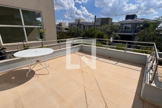 Varanda Suíte de casa à venda com 3 quartos, 317m² em Swiss Park, Campinas