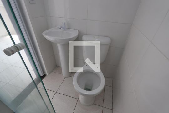 Banheiro de kitnet/studio para alugar com 1 quarto, 19m² em Vila Bela, São Paulo