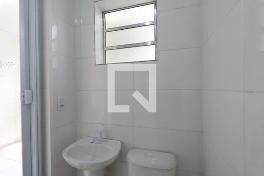 Banheiro de kitnet/studio para alugar com 1 quarto, 19m² em Vila Bela, São Paulo