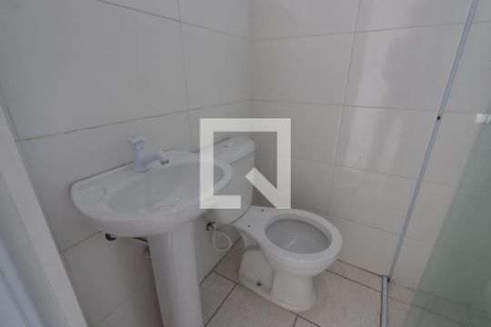 Banheiro de kitnet/studio para alugar com 1 quarto, 19m² em Vila Bela, São Paulo
