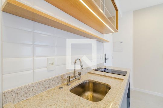 Cozinha de apartamento à venda com 1 quarto, 32m² em Jardim Paulista, São Paulo