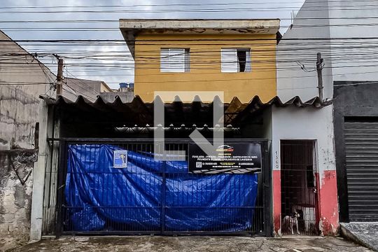 Fachada de casa à venda com 1 quarto, 280m² em Vila Liviero, São Paulo