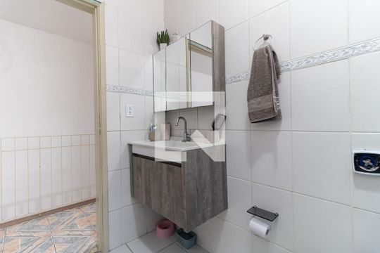 Banheiro de casa à venda com 1 quarto, 280m² em Vila Liviero, São Paulo