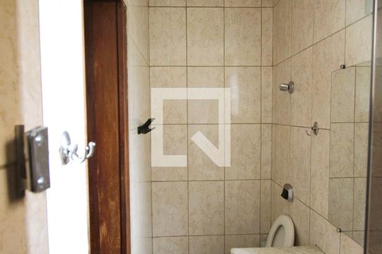 banheiro suite  de apartamento para alugar com 3 quartos, 87m² em Coração Eucarístico, Belo Horizonte