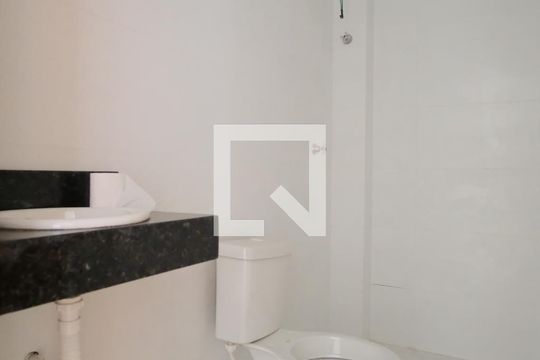 Banheiro de apartamento para alugar com 2 quartos, 34m² em Chácara Califórnia, São Paulo