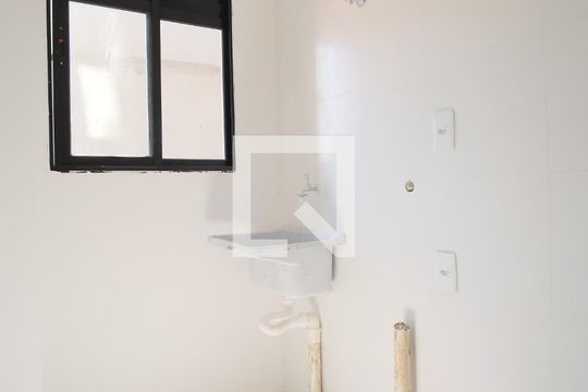 Cozinha e Área de Serviço de apartamento para alugar com 2 quartos, 33m² em Chácara Califórnia, São Paulo