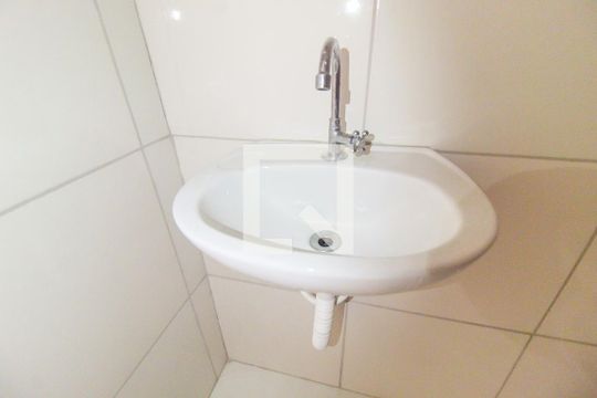 Banheiro de apartamento à venda com 2 quartos, 50m² em Vila Carmosina, São Paulo