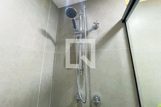 Banheiro de kitnet/studio à venda com 1 quarto, 35m² em Pinheiros, São Paulo
