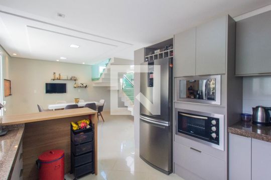 Cozinha de casa à venda com 3 quartos, 300m² em Rio Branco, Canoas