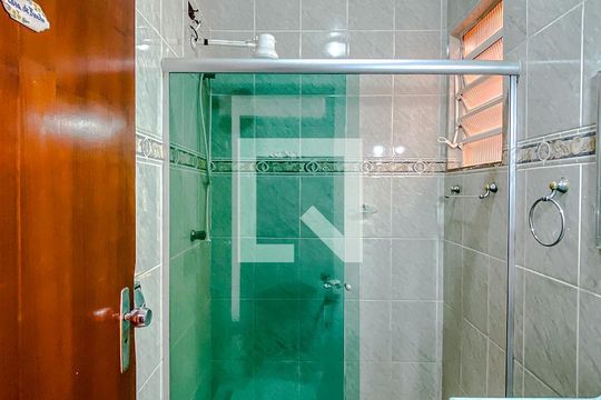 Banheiro de casa à venda com 4 quartos, 200m² em Vila Invernada, São Paulo