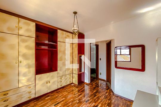 Suíte de casa à venda com 4 quartos, 200m² em Vila Invernada, São Paulo
