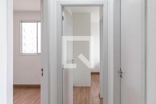 Corredor de apartamento à venda com 2 quartos, 52m² em Serrano, Belo Horizonte