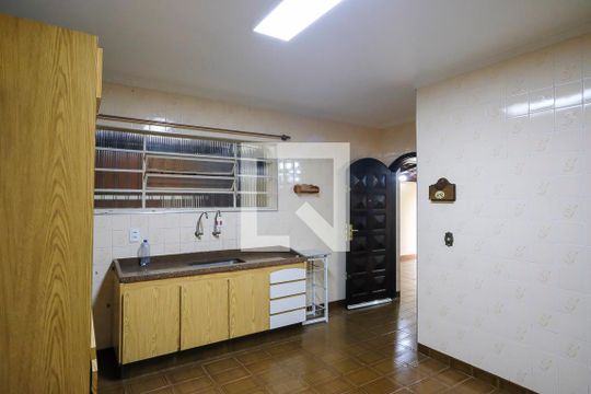 Cozinha de casa à venda com 3 quartos, 240m² em Santa Maria, Santo André