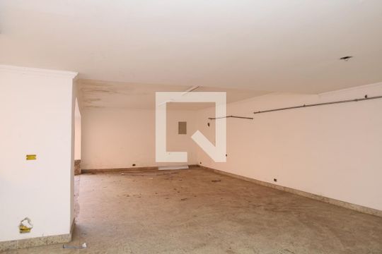 Área de Serviço e Garagem de casa para alugar com 4 quartos, 400m² em Vila Princesa Isabel, São Paulo
