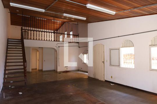 Casa para alugar com 4 quartos, 400m² em Vila Princesa Isabel, São Paulo