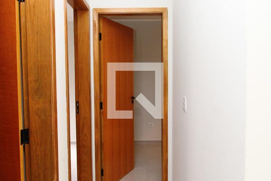 Corredor - Quartos de apartamento para alugar com 2 quartos, 44m² em Vila Isolina Mazzei, São Paulo
